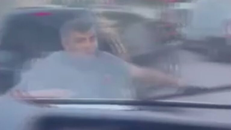 Zeytinburnu’nda kaza yapan şoför, araç sürücüsüne saldırdı