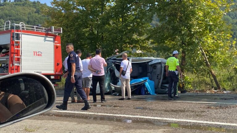 Zonguldak’ta takla atan otomobil devrildi: 1 ölü, 2 yaralı